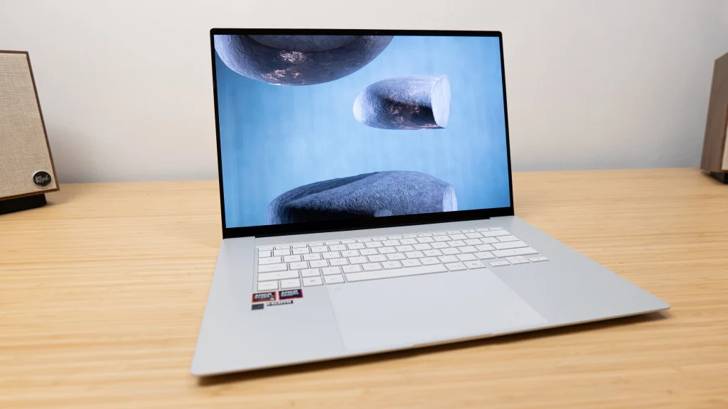 🔥 Рейтинг ноутбуков 2026 года: ТОП моделей для работы, учебы и игр 8 Рейтинг ноутбуков 2026 года. ASUS Zenbook S 16